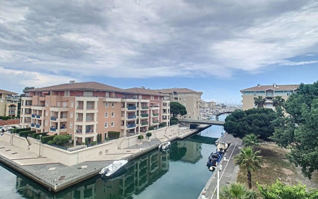 T3 de Philomene, terrazza con vista sul porto turistico di Port-Fréjus,