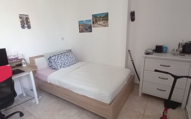  bonne et belle chambre à proximité de la plage et de l'arrêt de bus
