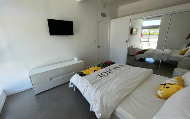 Private Room in Historic Palm Springs Home - Picture 4