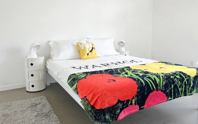 Private Room in Historic Palm Springs Home