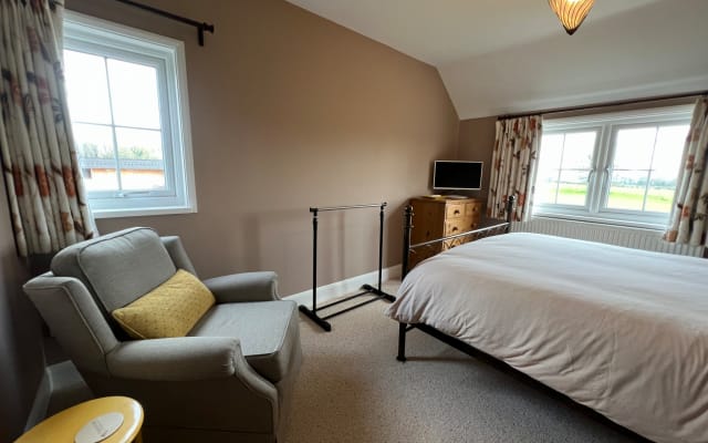 Chambre double rurale spacieuse près de la gare centrale