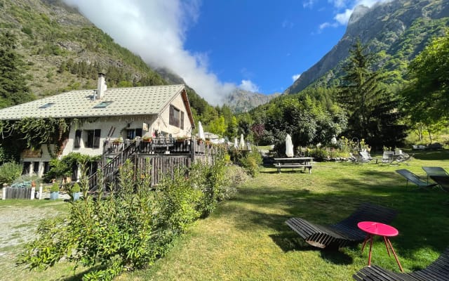 Chambre pour 2 à 4 personnes dans une auberge située au fond de la...