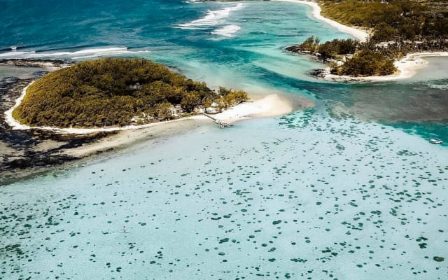 L'annuncio di Bertram su misterb&b - Vue aérienne de Blue Bay et Ile des Deux Cocos, 200m de la villa