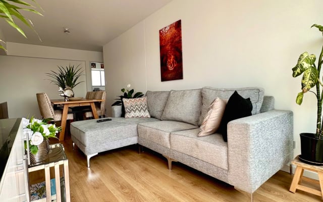 Schöne und zentral gelegene möblierte Wohnung A1.