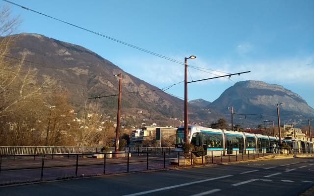 Anúncio de Philippe em misterb&b - Station de Tram en bas de la rue.