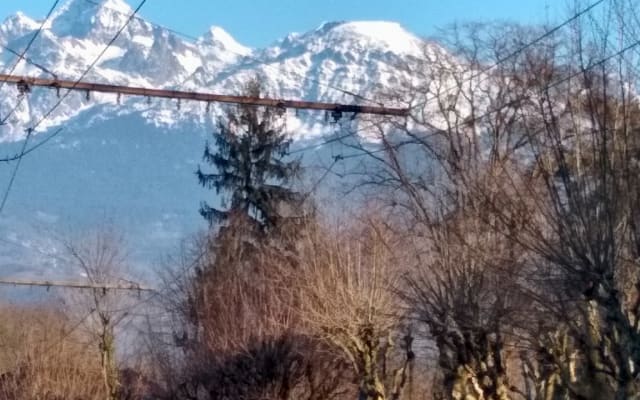 Anúncio de Philippe em misterb&b - Vue de la station de ski de Chamrousse un peu plus loin dans la rue.