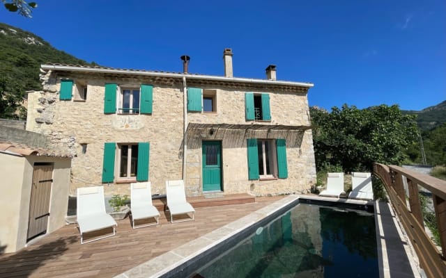 Small Mas in Provence with swimming pool