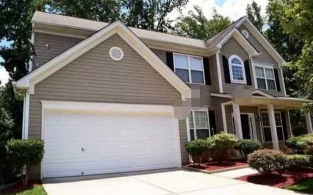 Beautiful single family in a great neighborhood. 15 min to Carawinds.