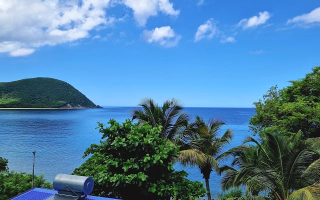 La Belle Vue: Großes Studio mit Blick und Zugang zum Strand