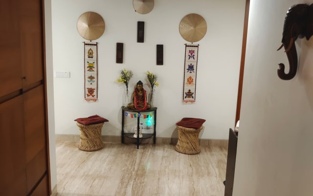 Großes Privatzimmer in moderner Wohnung in der Nähe des belebten Hauz...