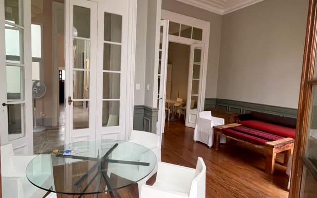 Quasi San Telmo, vicino agli autobus. Due camere da letto (2 letti o 4