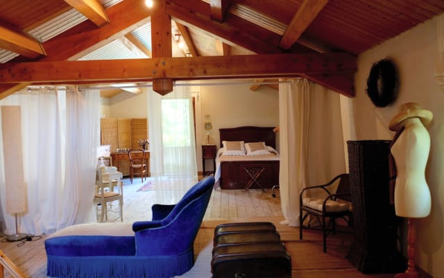 Belle maison atypique au bord de l'eau