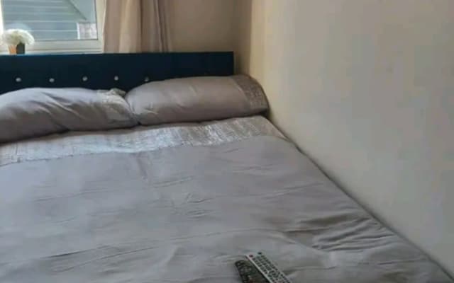 Hi i have a large room with a double and a single bed with ensuite, tv
