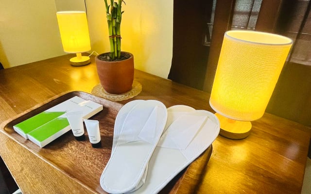 Annonce de Wayne sur misterb&b - Pantoufles et articles de toilette complémentaires