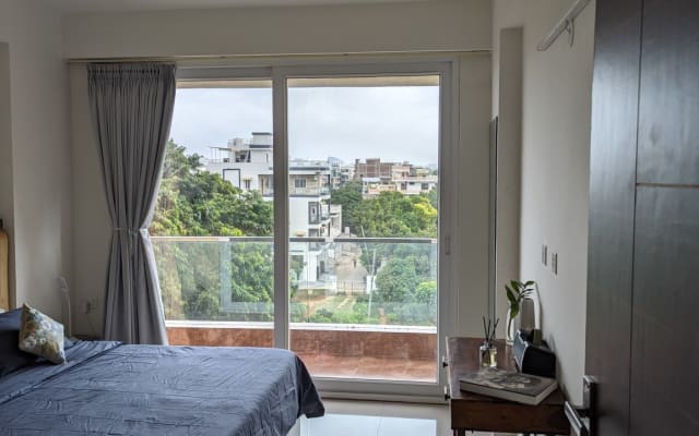 Modern Urban Stylish bnb w/ gym & pool | frente al aeropuerto