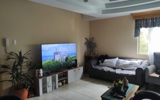 Komfortable und geräumige Zimmer 15 Minuten vom Flughafen der Stadt...
