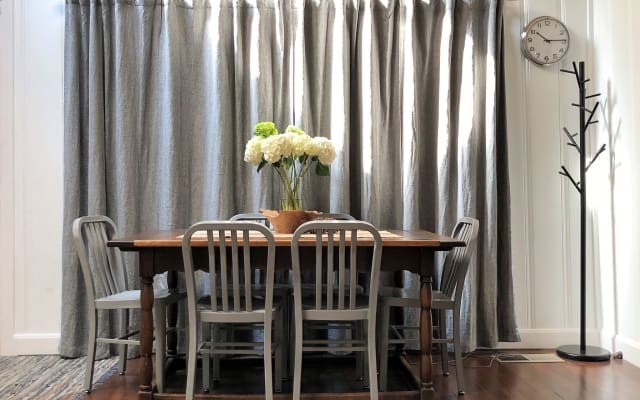 L'annuncio di Perjol su misterb&b - Dining area with antique table that seats 6 comfortably. 