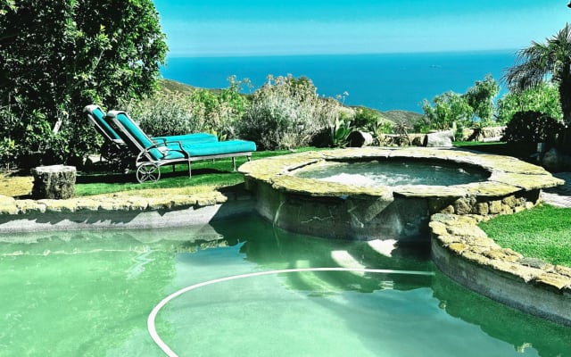 Guest house with views of the sea and the mountains near the beach