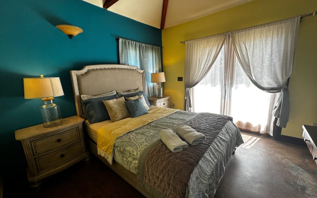 Guest house with views of the sea and the mountains near the beach