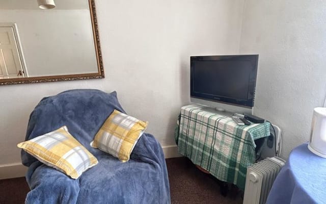 Quirky, cosy, comfy 18thC cottage in heart of the quaint small town.
