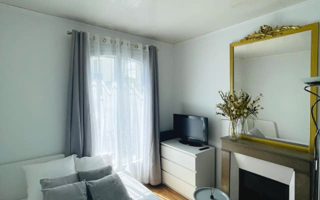 Studio in Buttes Chaumont