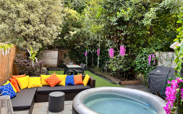 Home away from home - Beautiful house with private hot tub in Clapham