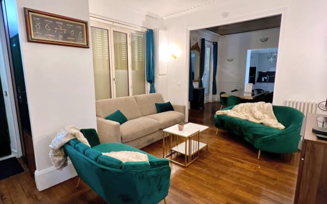 Luxury apartment with fresco in the city center