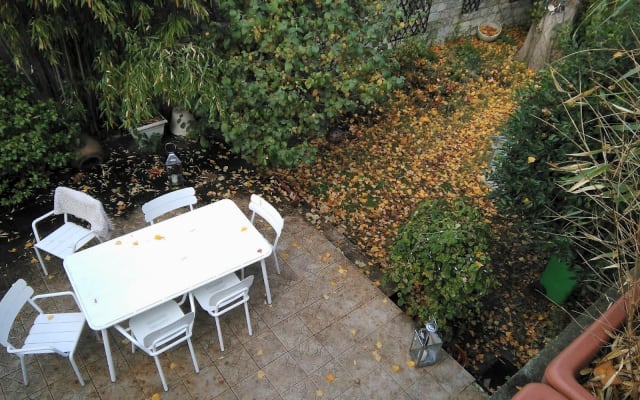 Room in a quiet house with garden 1