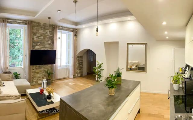 Bel Appartement au port de Nice, plein-centre