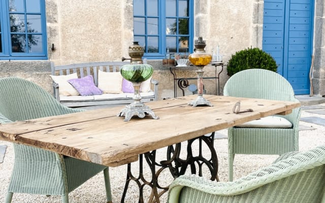 Guest room ‘Le Curé’ in an old Presbytery with swimming pool.