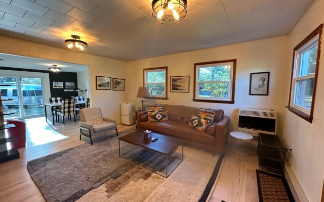 Maison d'hôtes rénovée dans les Poconos - au bord de la rivière - à 2...