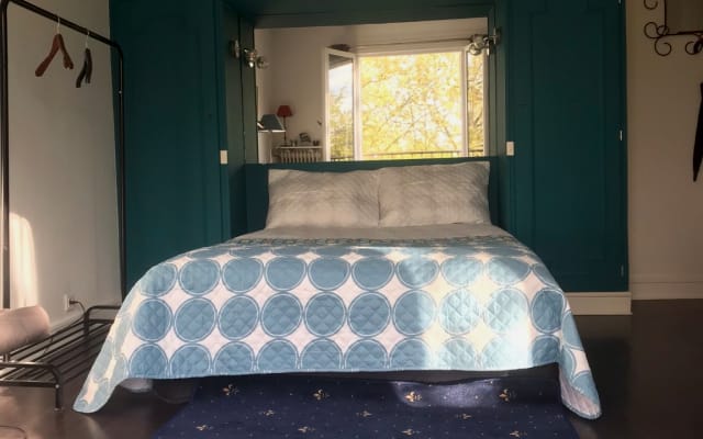 Studio Dauphine very well located RER C, Metro and Bus.