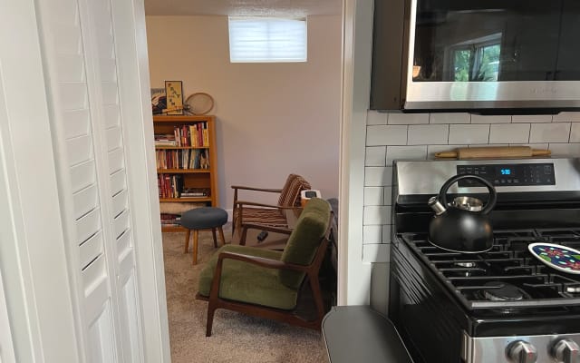 Modernité du milieu du siècle avec art et détails éclectiques. - Photo 11