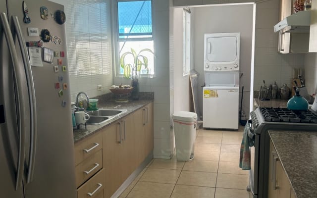 Chambre privée dans un appartement, à proximité de la Cinta Costera.