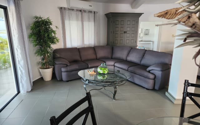 Hermosa casa privada ajardinada, piscina, bañera de hidromasaje, cerca 