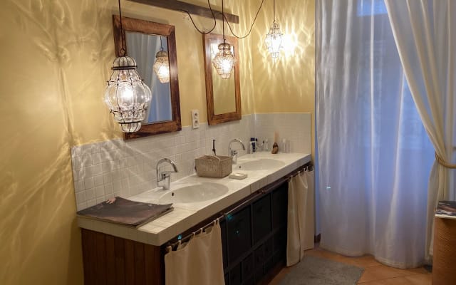 Quarto numa propriedade encantadora em Drôme provençale