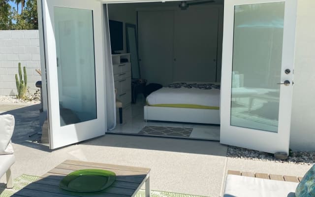 Mid Century 60’s Modern Glam pool home in south Palm Springs  - Picture 4