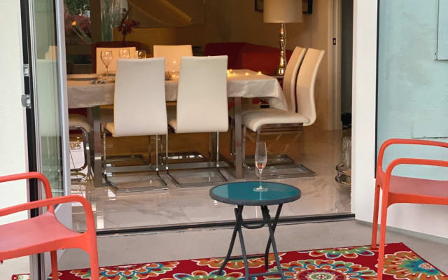 Mid Century 60’s Modern Glam pool home in south Palm Springs  - Picture 7