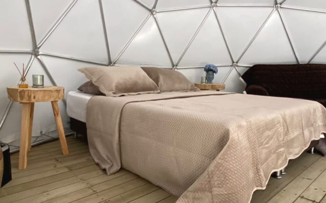 Dôme avec jacuzzi privé, dîner et petit-déjeuner inclus.