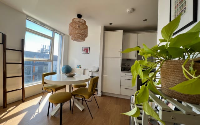 Wellcome to our bright,cosi 2 bed apartment in Hackney.