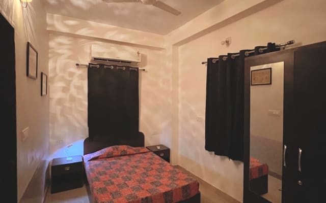 Ticana Large 1 Bedroom Apartment Kitchen Private Bathroom & Rooftop