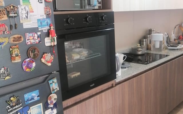 Camera confortevole per una persona singola o una coppia; appartamento 