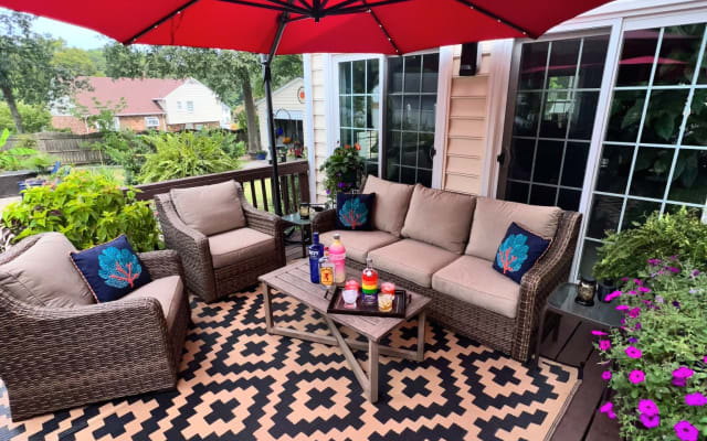 Eric's listing on misterb&b - Casual seating area!