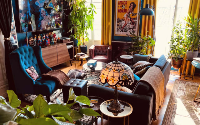 Soyez nus dans ce penthouse naturiste très prisé du centre ville