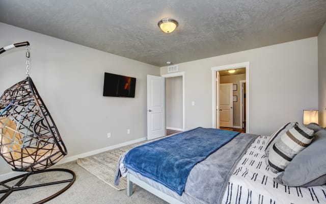 A côté de l'Idaho Center~king bed~5 TVs~Room for all
 - Photo 16