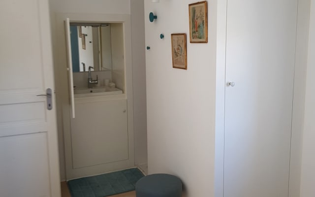 Anúncio de Bertrand em misterb&b - douche et lavabo chambre 2
