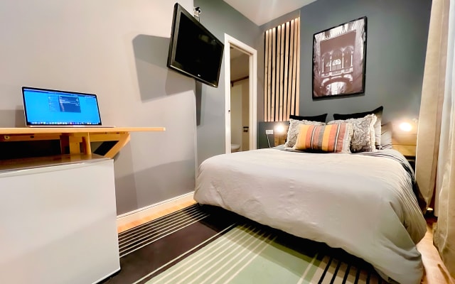BH1 Chambre double avec salle de bain privée au cœur de Barcelone