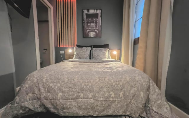 BH1 Chambre double avec salle de bain privée au cœur de Barcelone