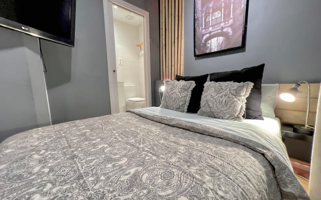 BH1 Chambre double avec salle de bain privée au cœur de Barcelone
