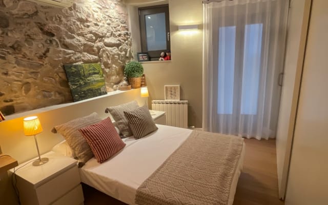 Quarto bonito com casa de banho privativa no bairro antigo de Girona